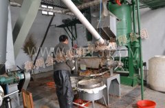 企鹅油坊榨油机现场