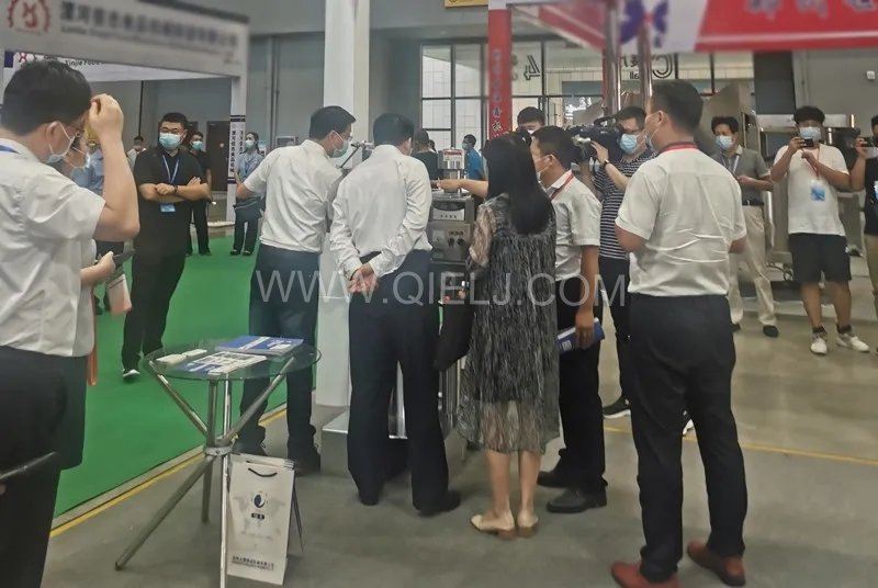 企鹅粮油机械荣获第二十三届中国农加工投洽会“优秀装备展示奖”(图4) 企鹅粮油机械荣获第二十三届中国农加工投洽会“优秀装备展示奖”(图4)